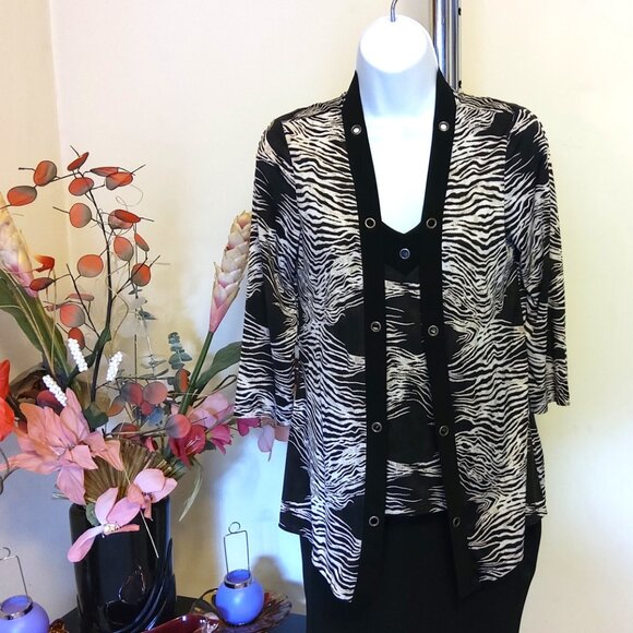 NWOT NueVa Women’s Brown Cream Printed 2 Piece Camisole Blouse Set Size 8 M - Picture 2 of 10